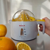 آب مرکبات گیری مچ مدل JU-171 در دست